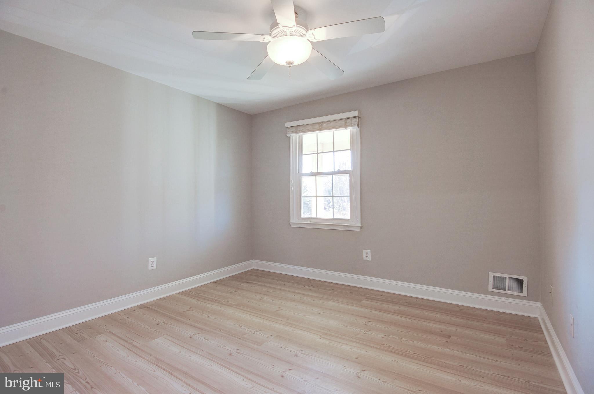 HOLLY KNOLL - Residential