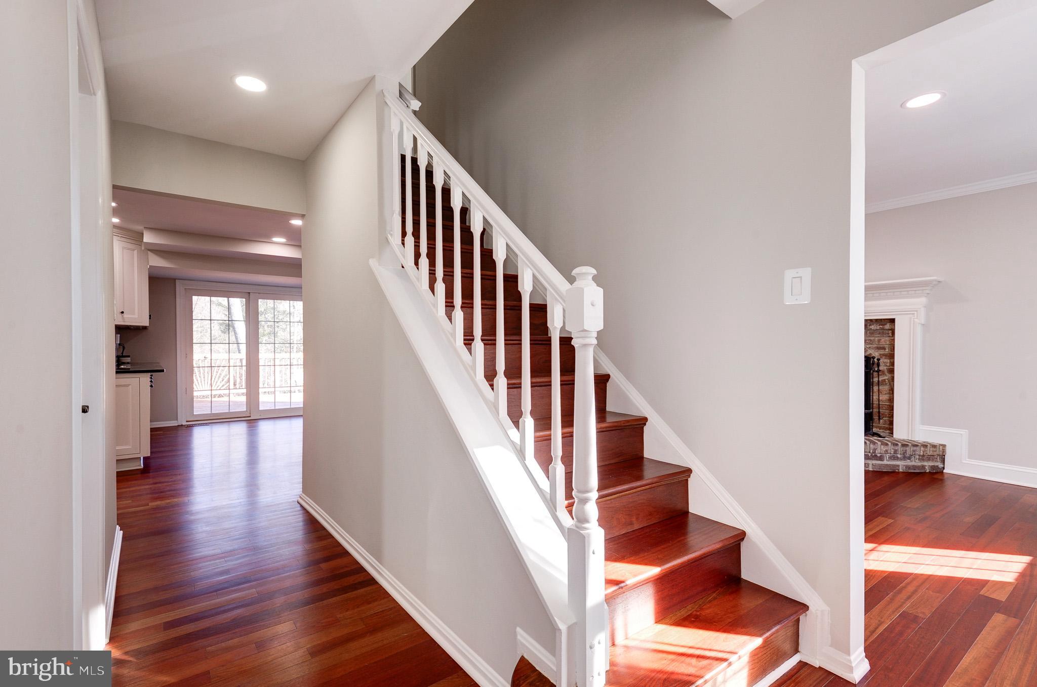 HOLLY KNOLL - Residential