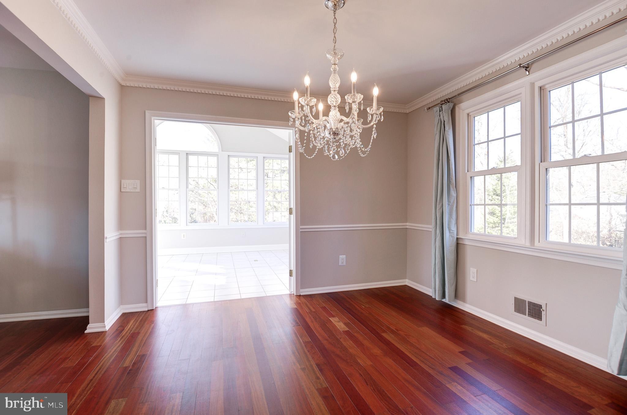 HOLLY KNOLL - Residential