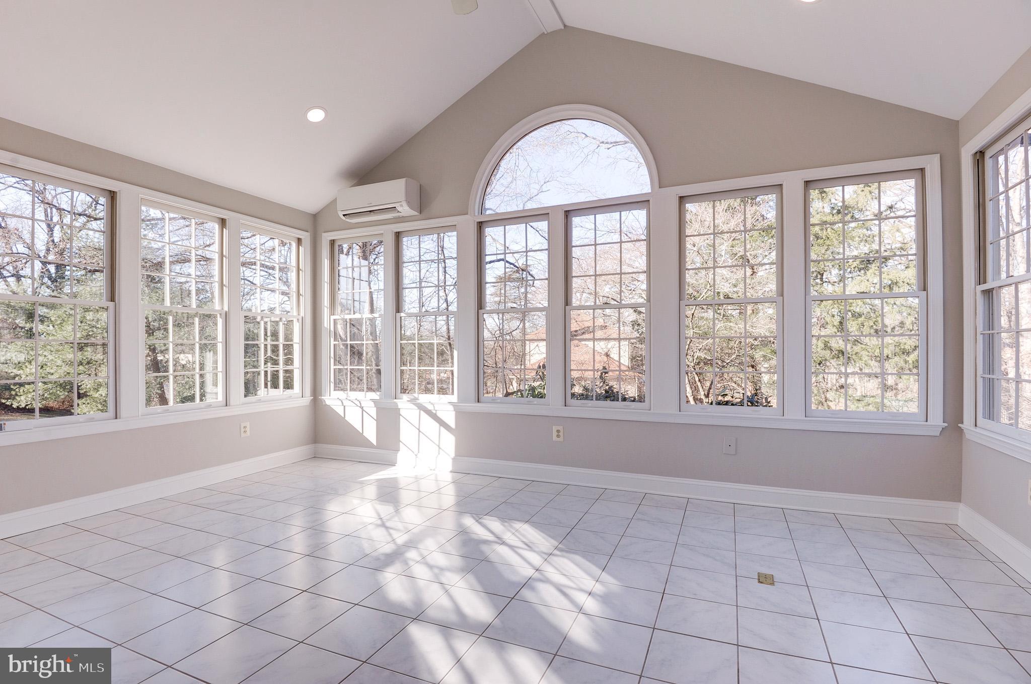 HOLLY KNOLL - Residential