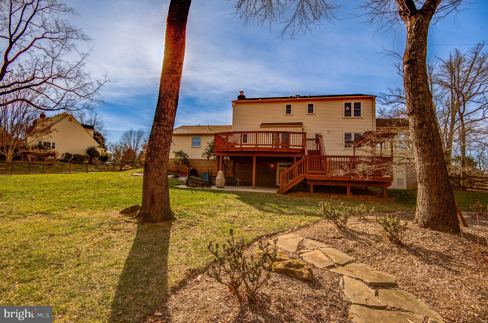 HOLLY KNOLL - Residential