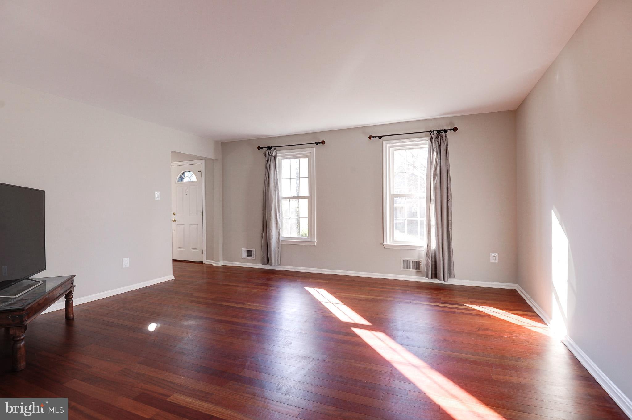 HOLLY KNOLL - Residential