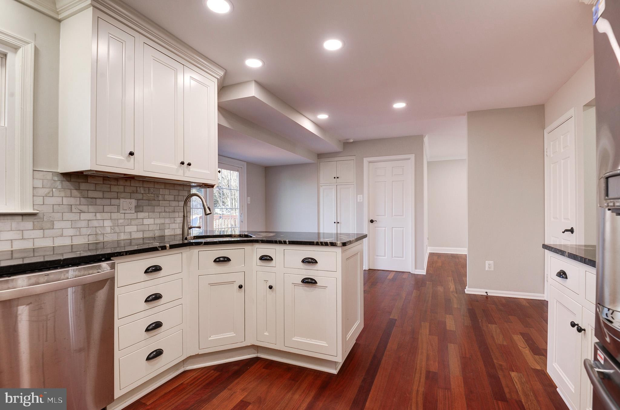 HOLLY KNOLL - Residential