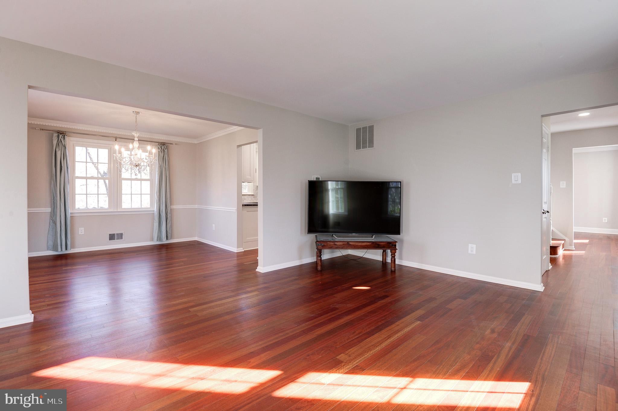 HOLLY KNOLL - Residential