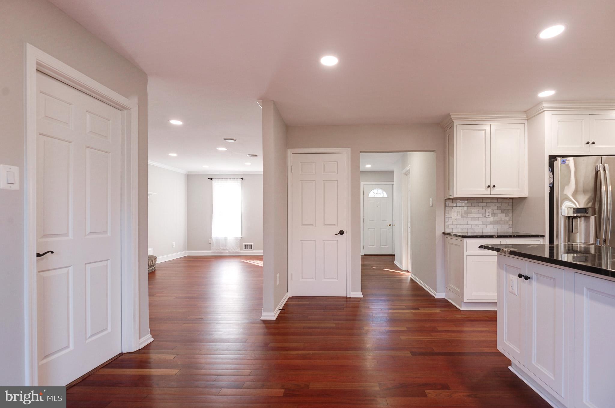 HOLLY KNOLL - Residential