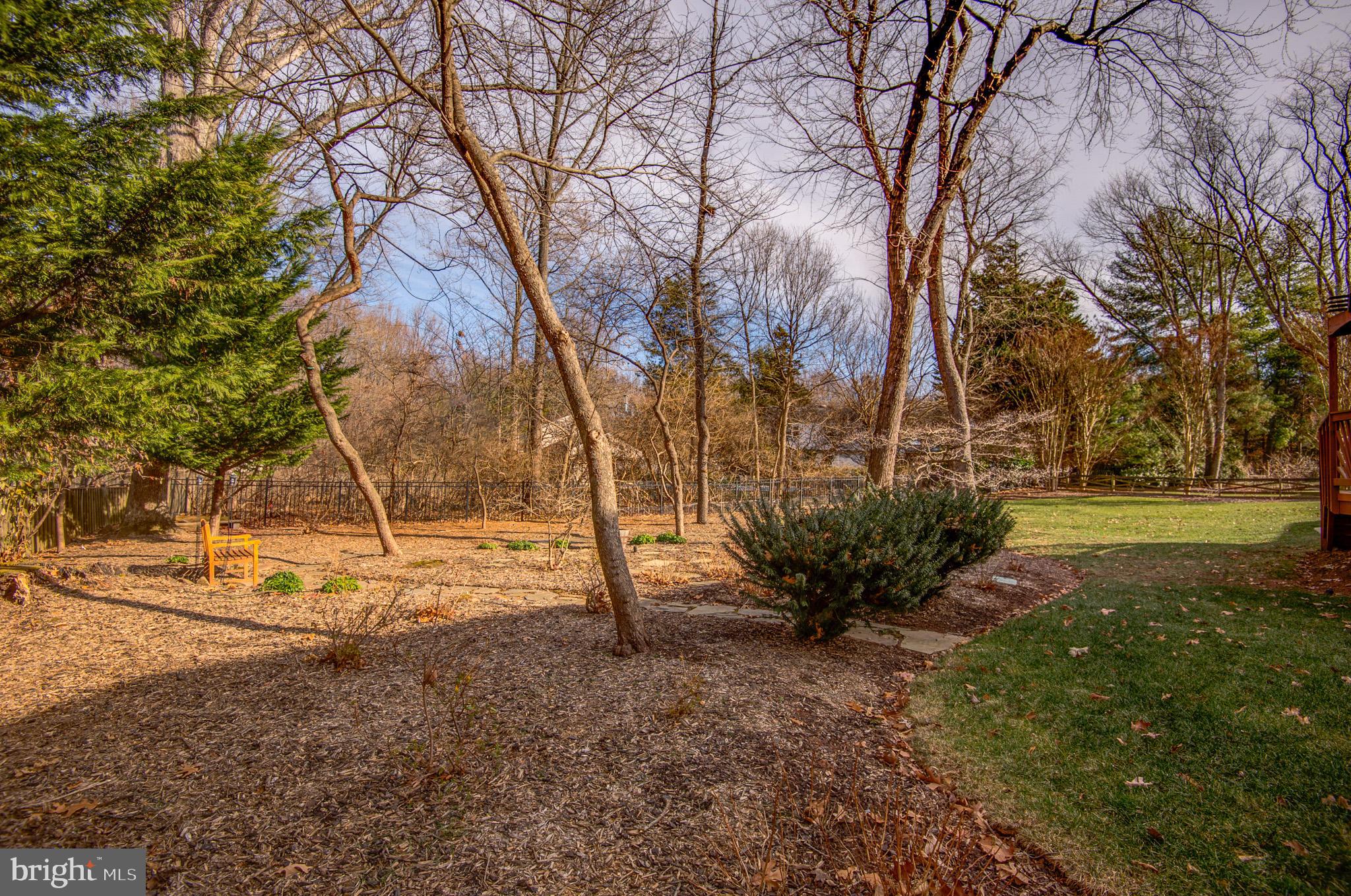 HOLLY KNOLL - Residential