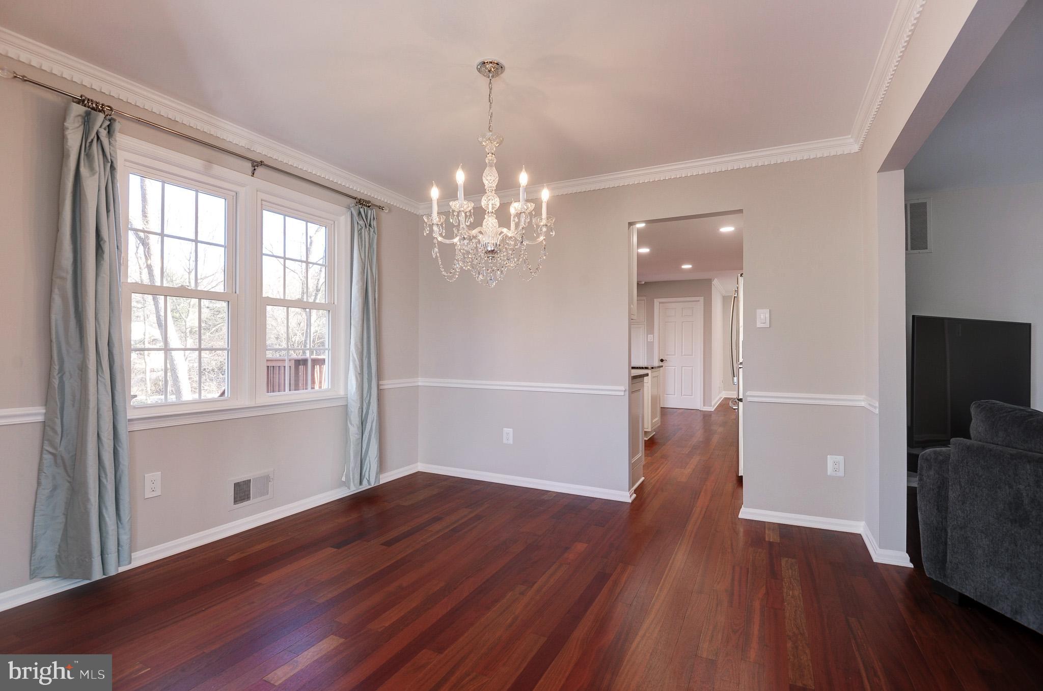 HOLLY KNOLL - Residential