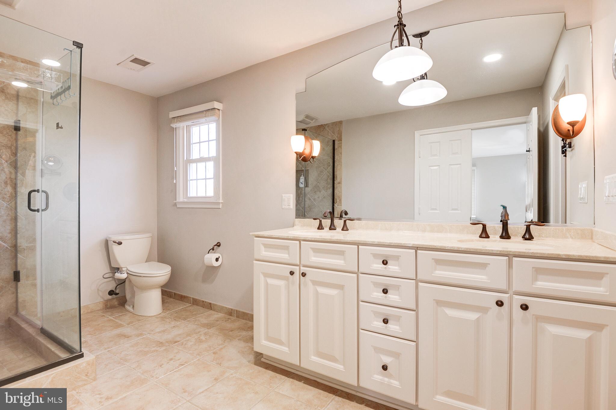 HOLLY KNOLL - Residential