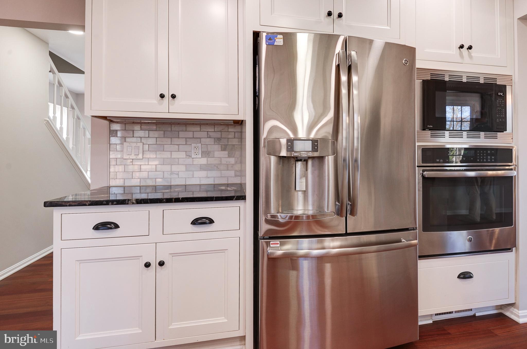 HOLLY KNOLL - Residential