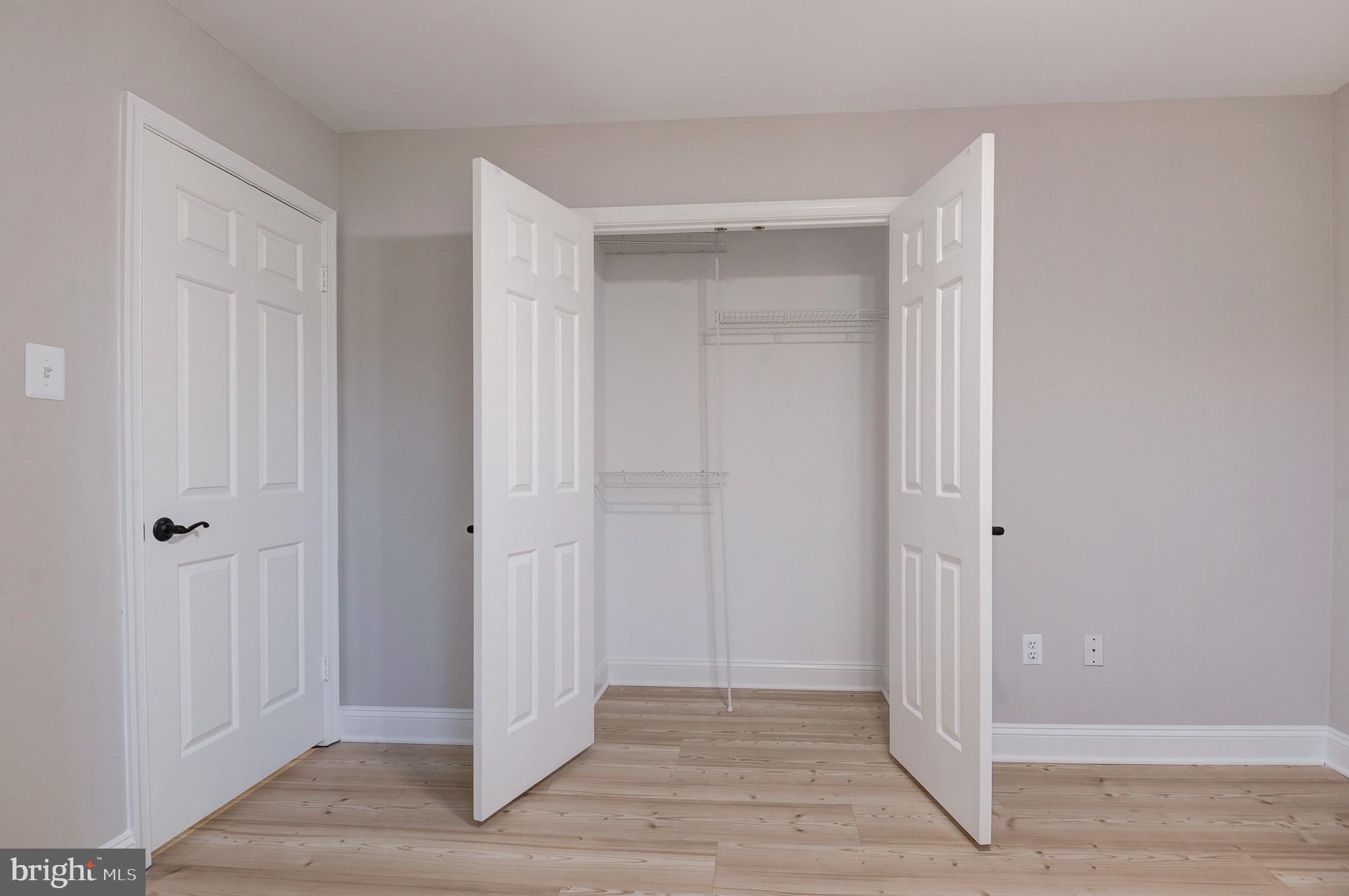 HOLLY KNOLL - Residential