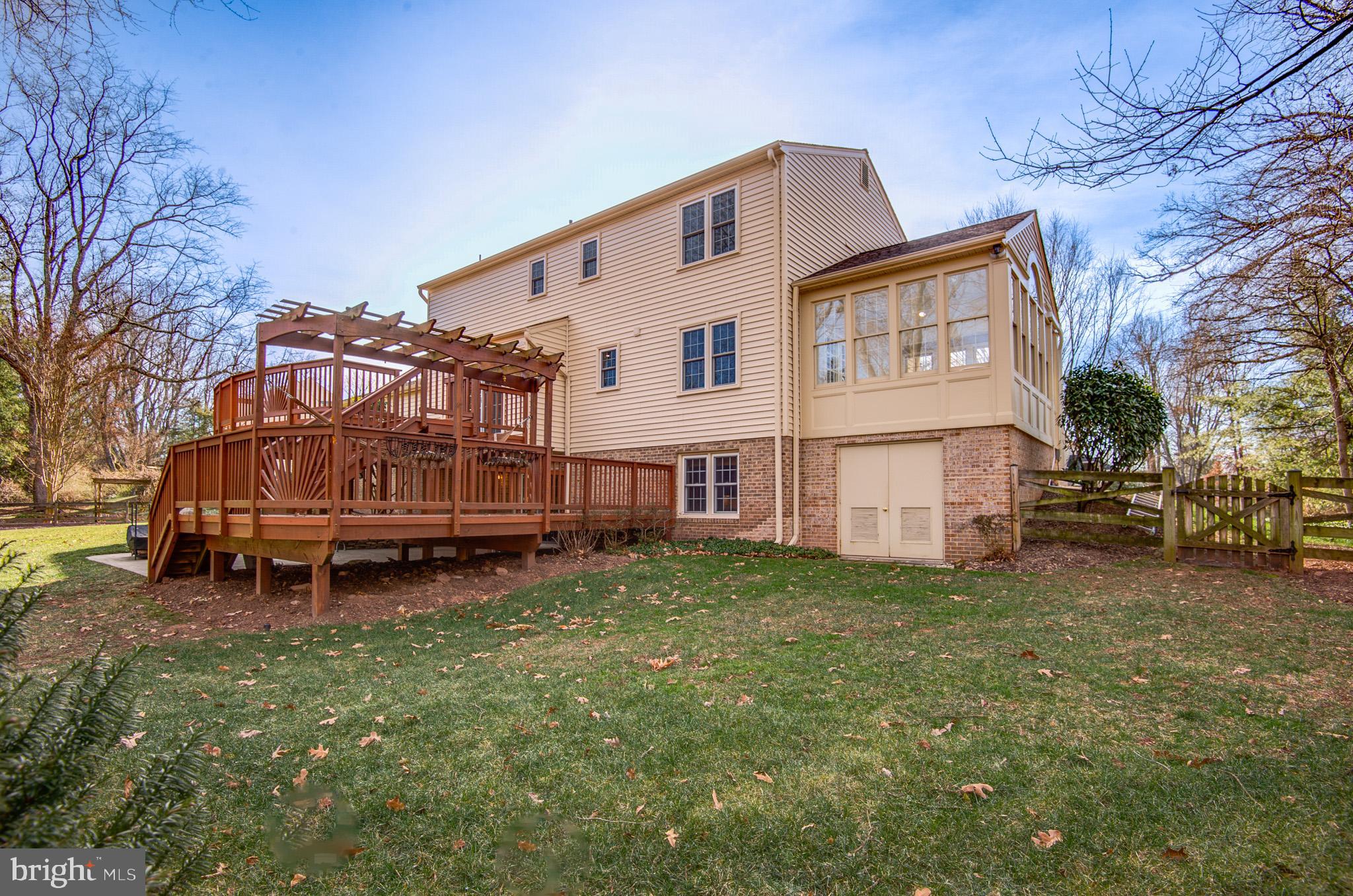 HOLLY KNOLL - Residential