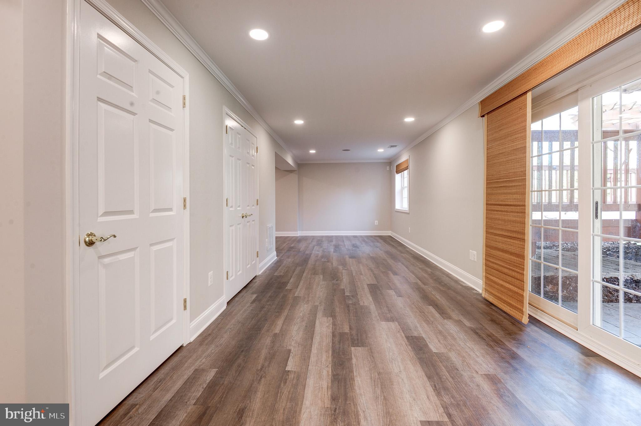 HOLLY KNOLL - Residential