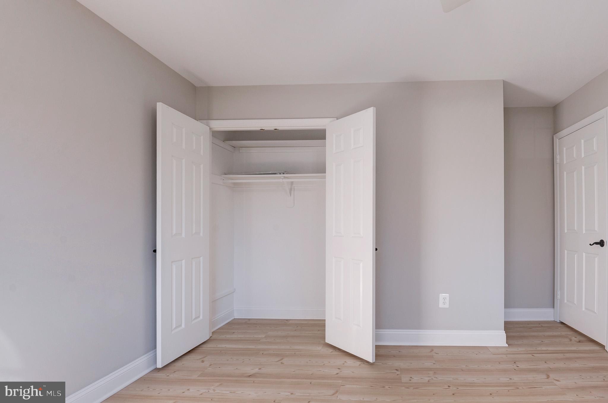 HOLLY KNOLL - Residential