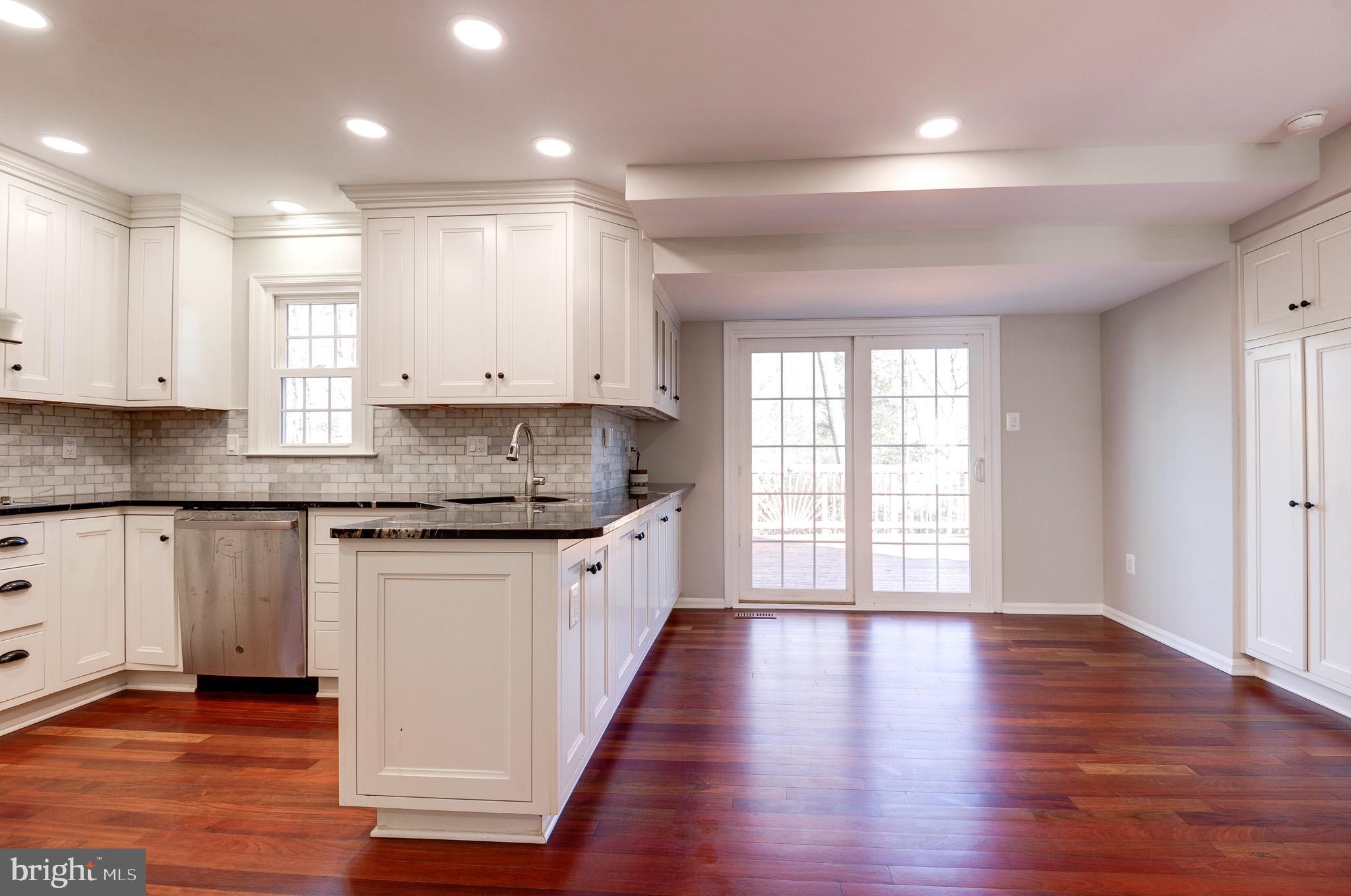 HOLLY KNOLL - Residential