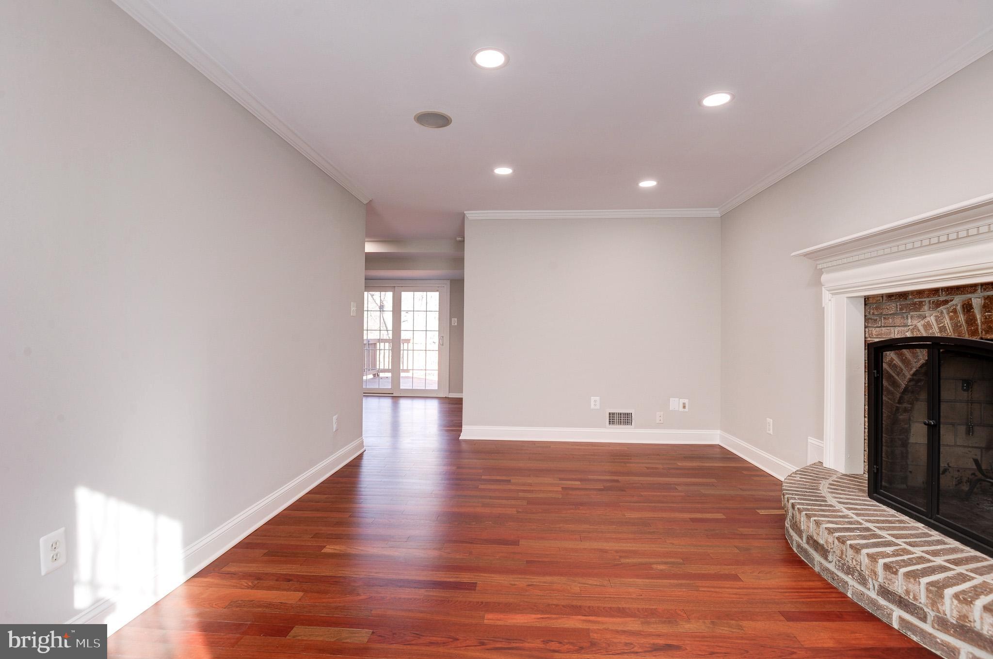 HOLLY KNOLL - Residential