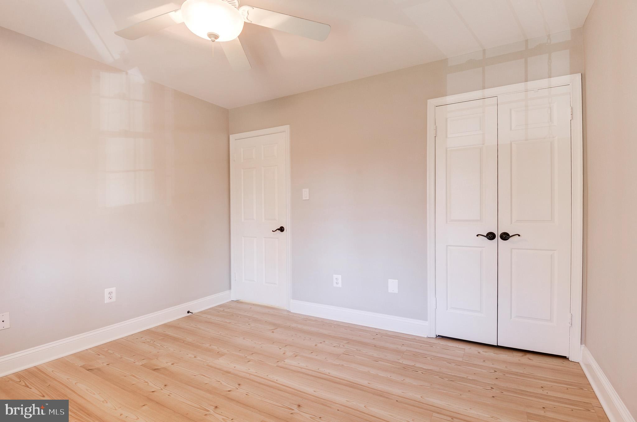 HOLLY KNOLL - Residential