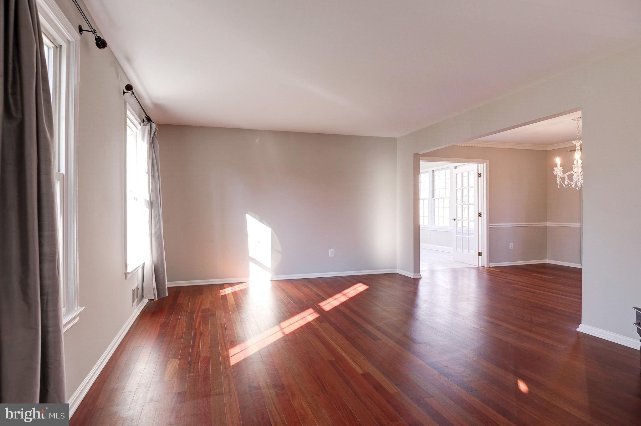 HOLLY KNOLL - Residential