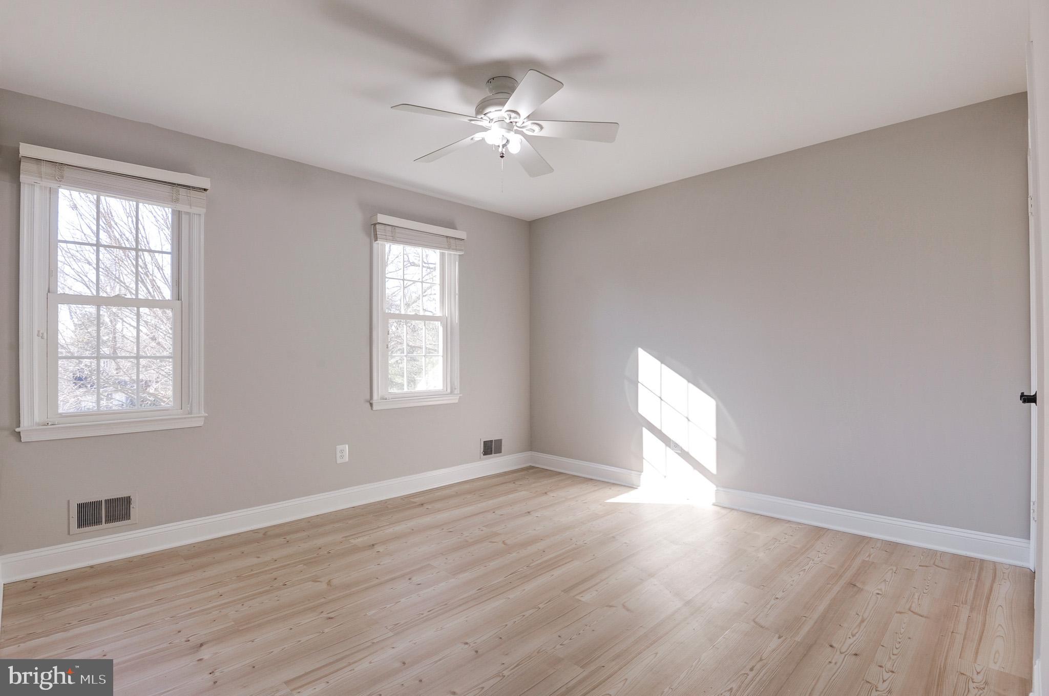 HOLLY KNOLL - Residential