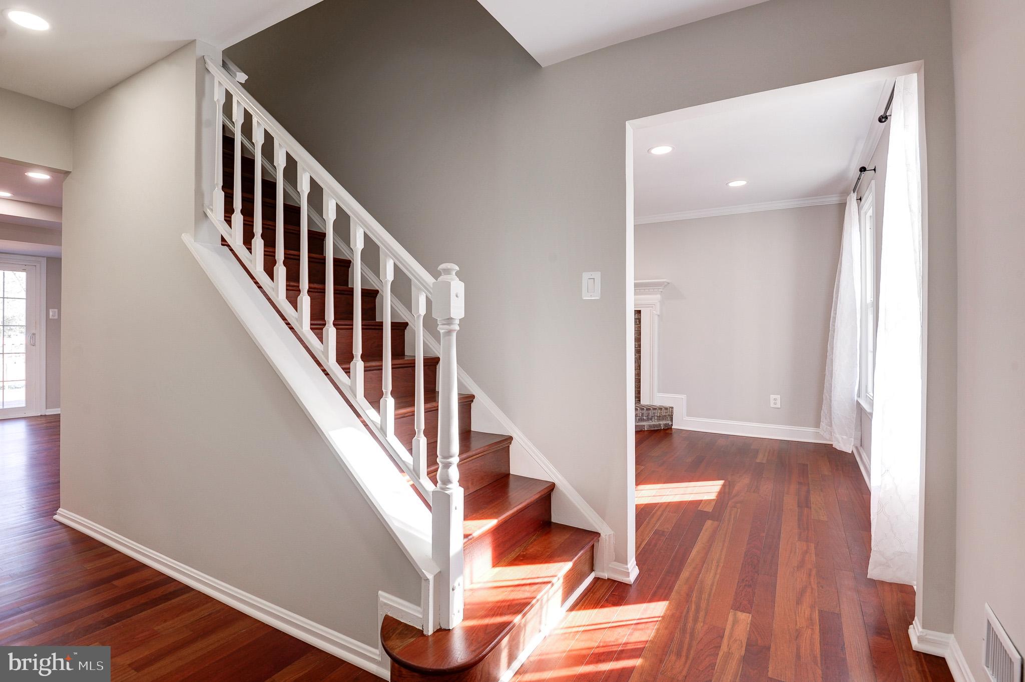 HOLLY KNOLL - Residential