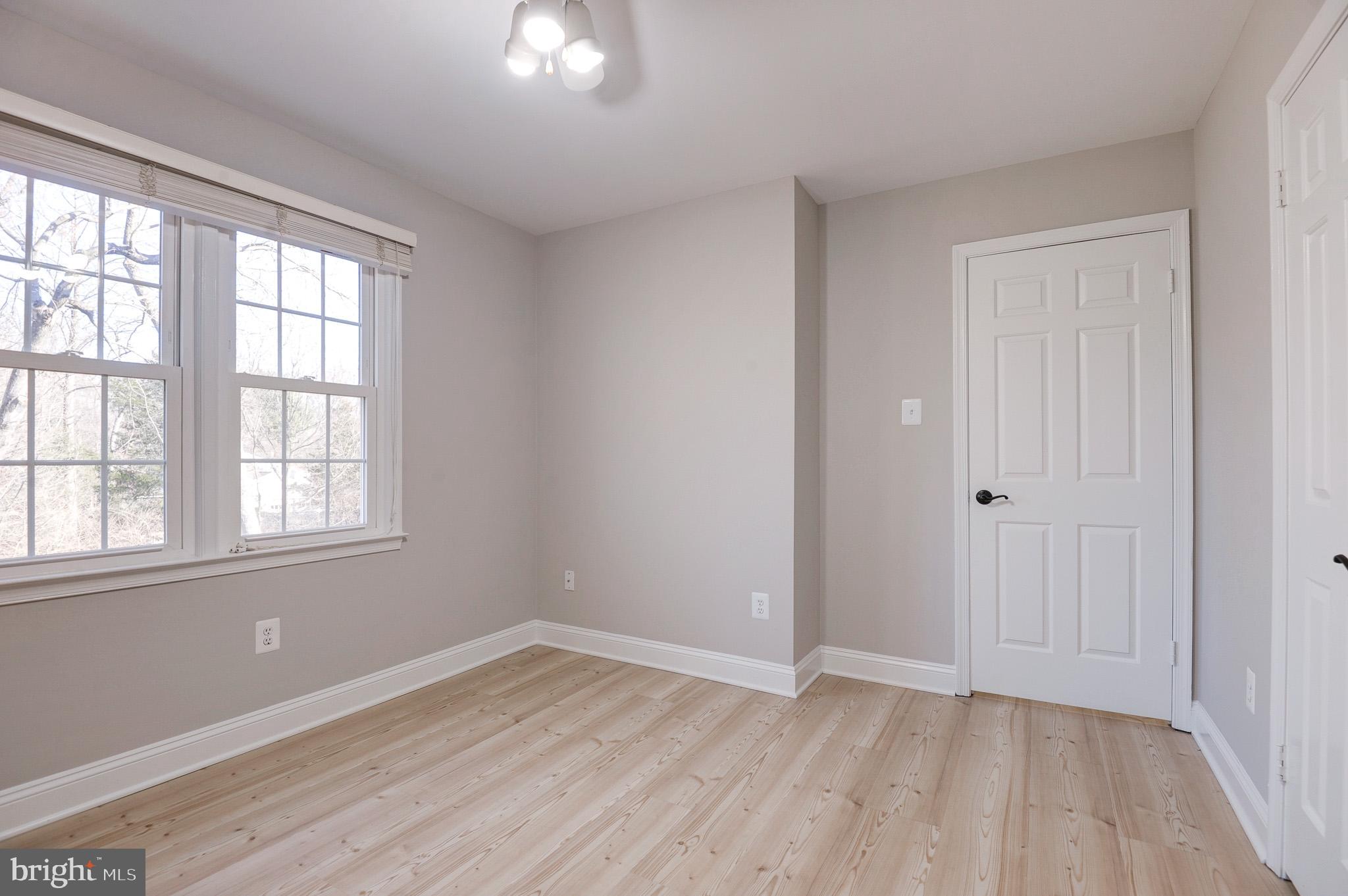 HOLLY KNOLL - Residential