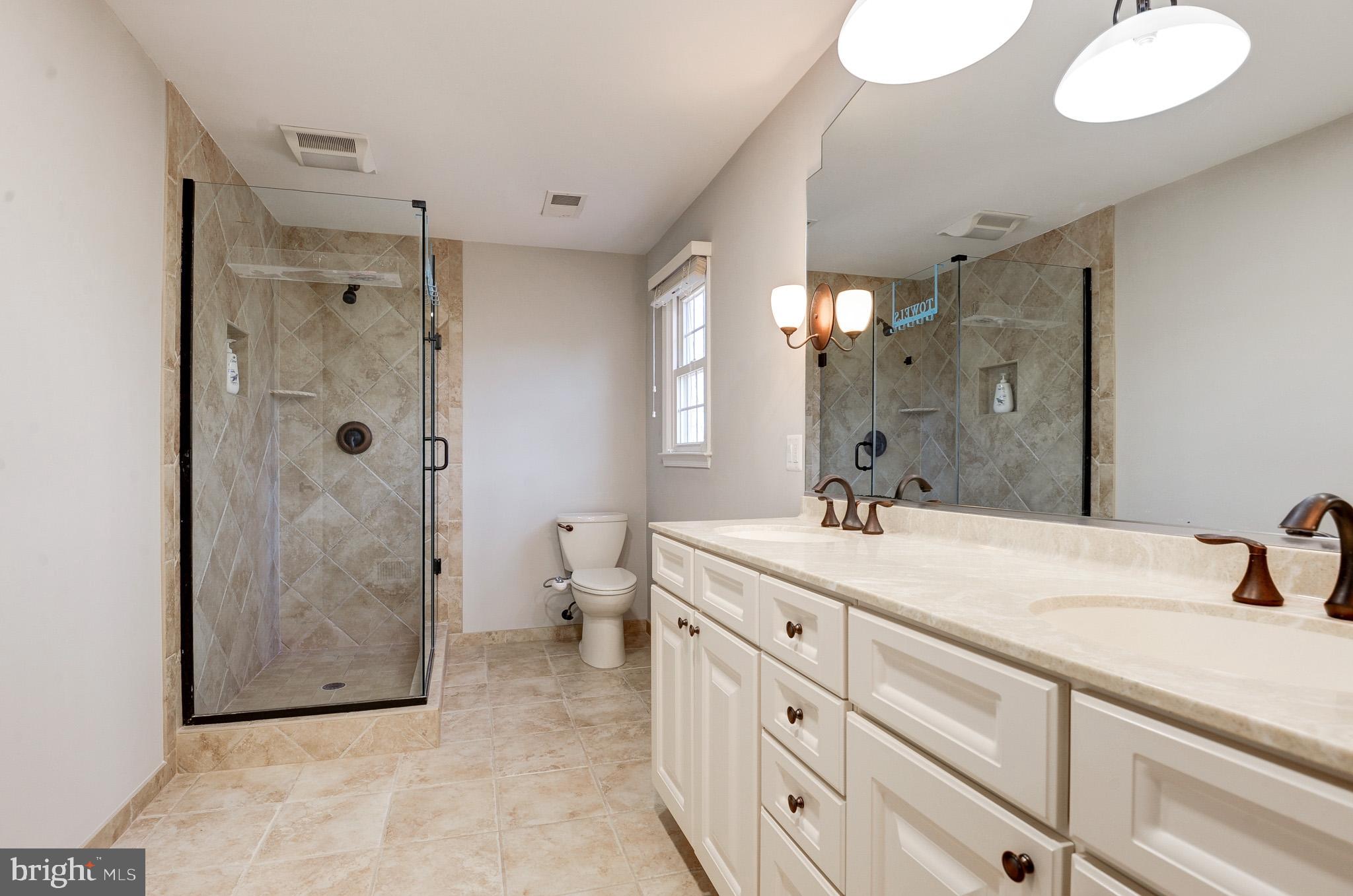 HOLLY KNOLL - Residential