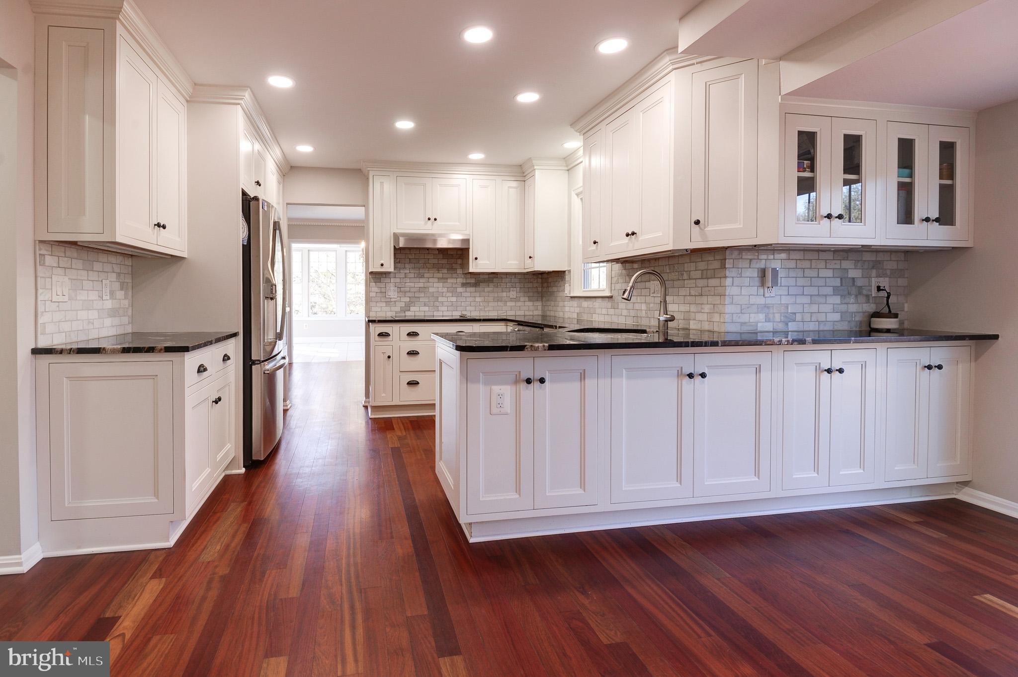 HOLLY KNOLL - Residential