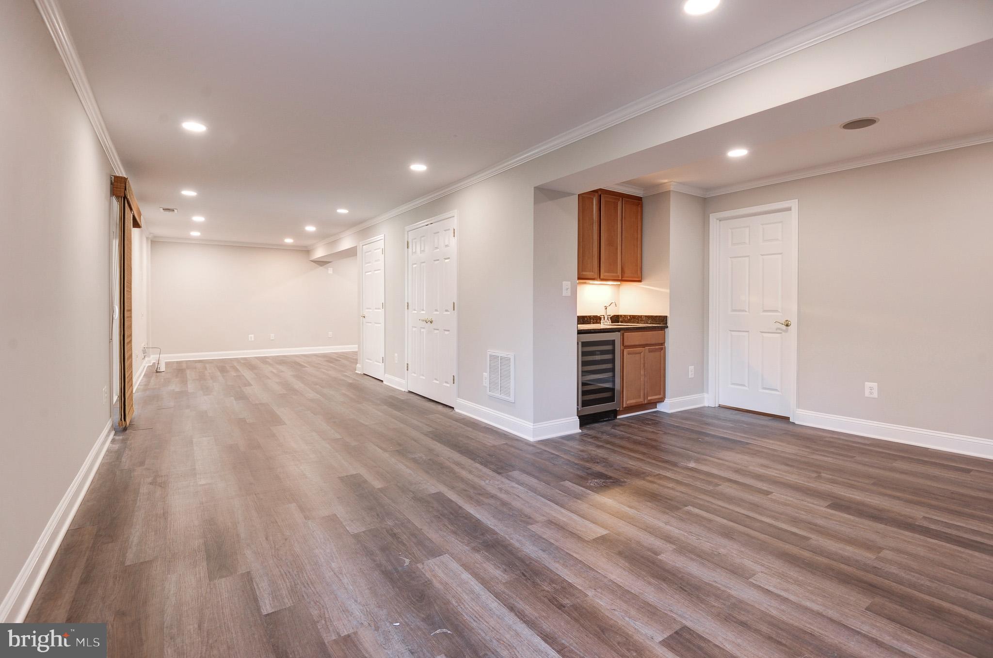 HOLLY KNOLL - Residential