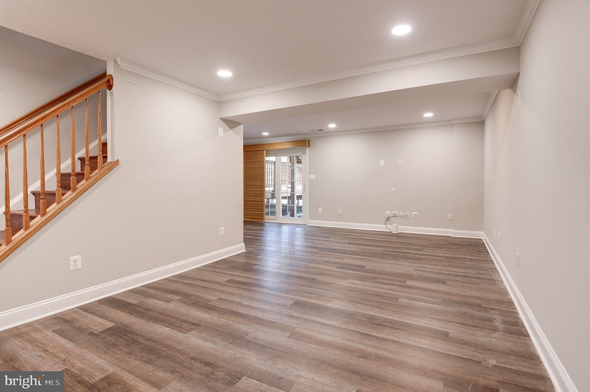 HOLLY KNOLL - Residential