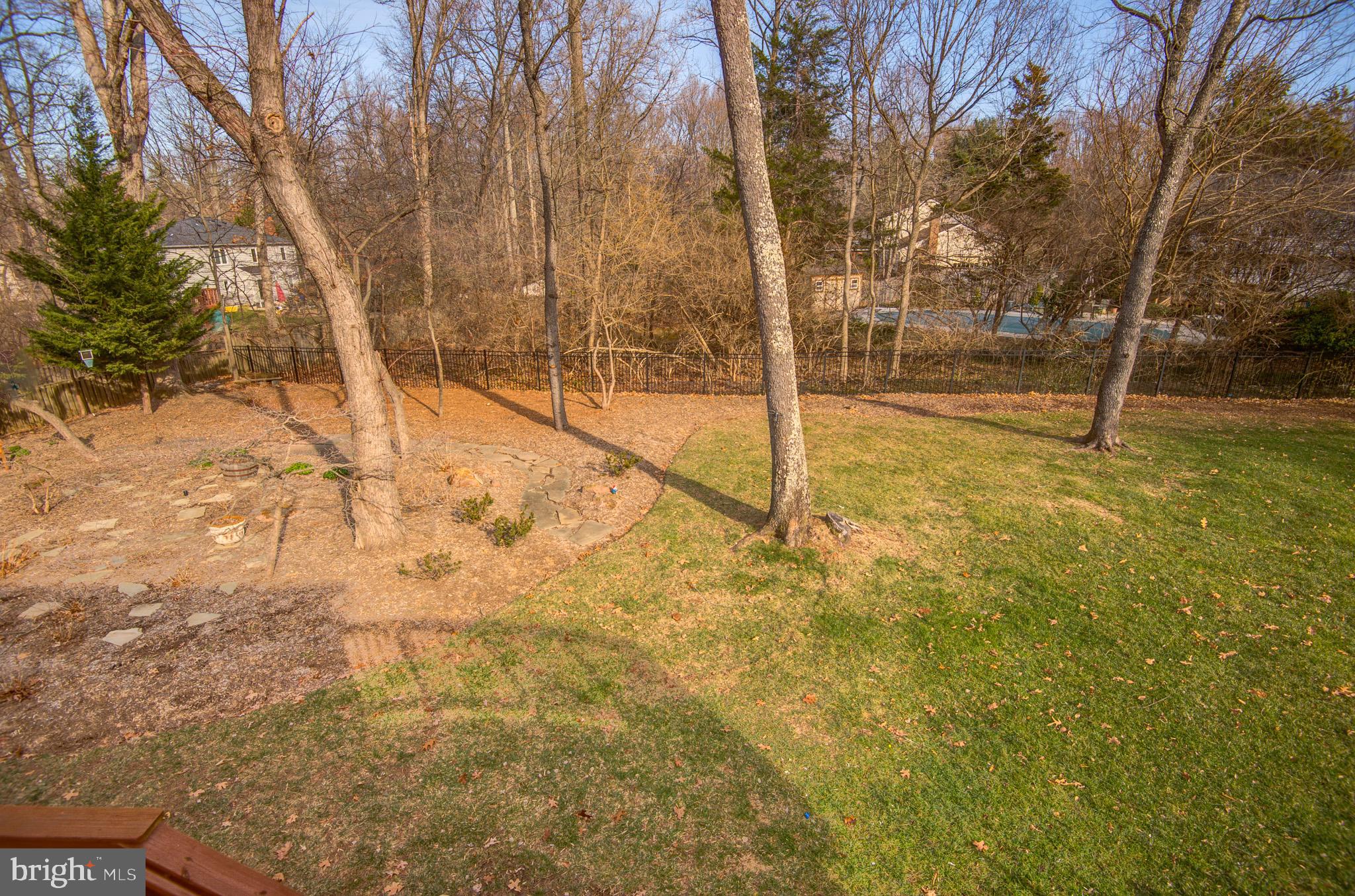 HOLLY KNOLL - Residential