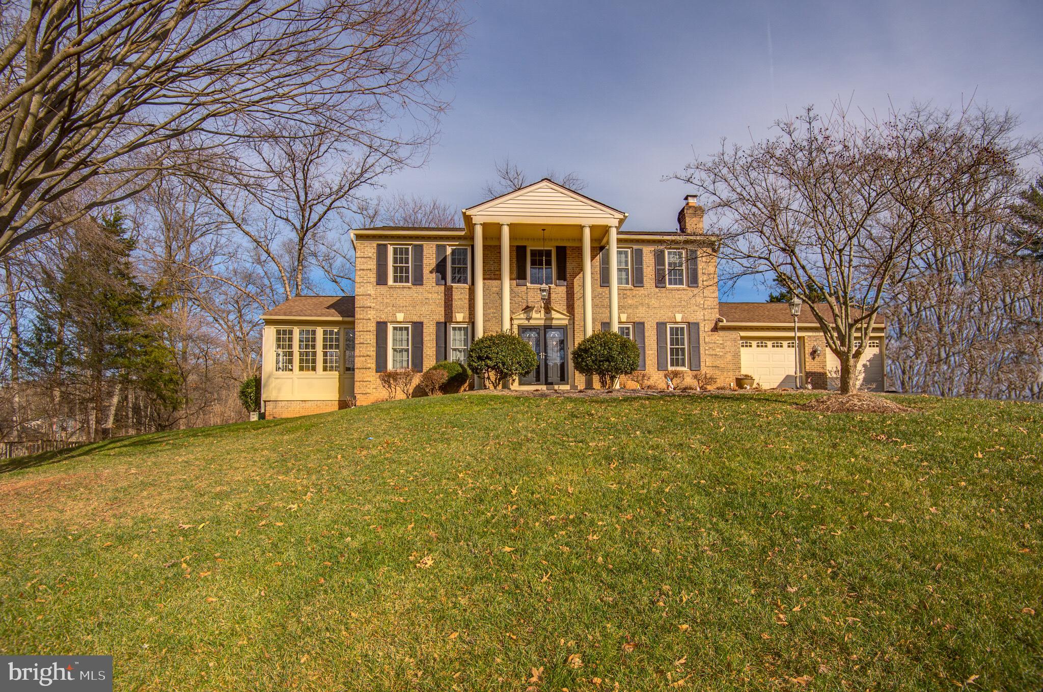 HOLLY KNOLL - Residential