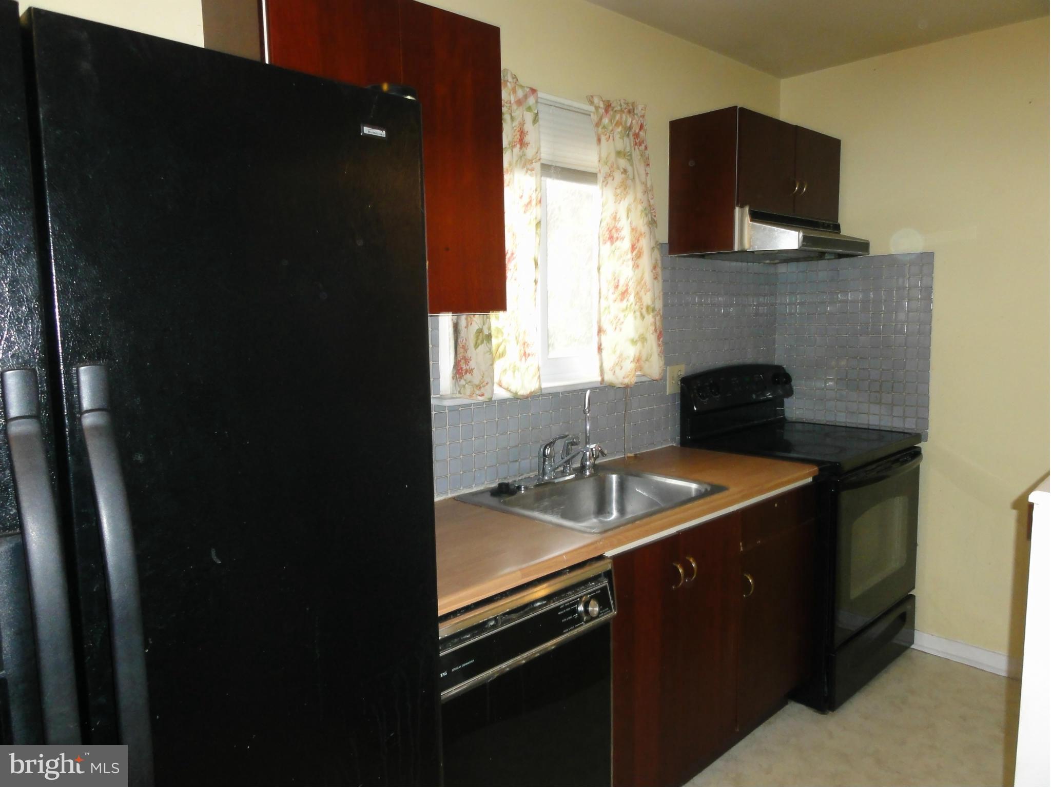 CATONSVILLE MANOR - Residential