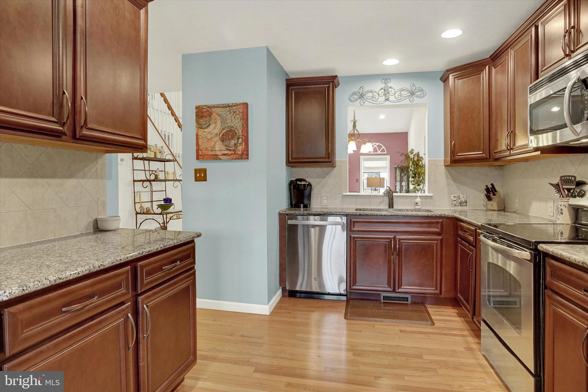 WINDING HILLS - DORSET SQ - Residential