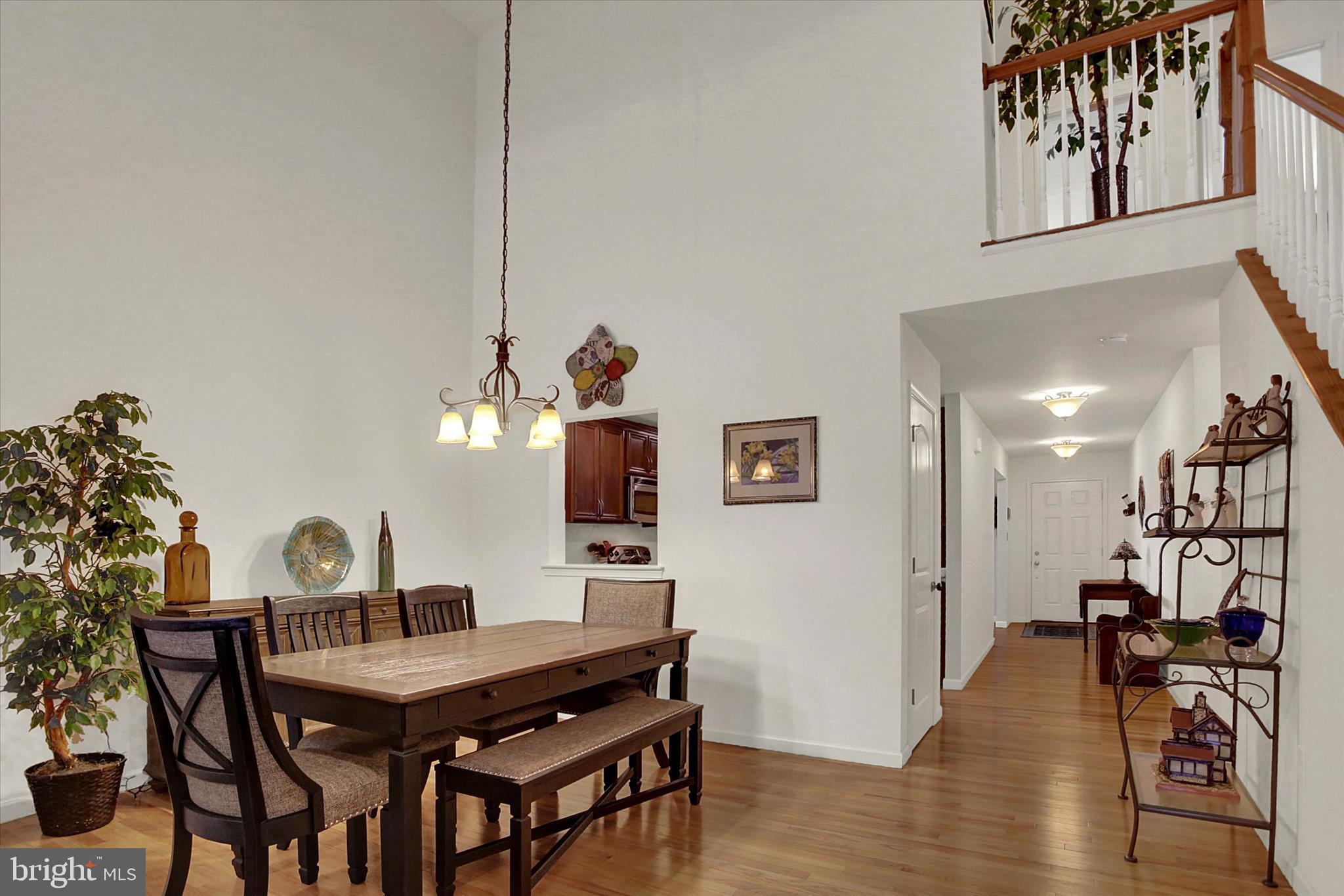 WINDING HILLS - DORSET SQ - Residential