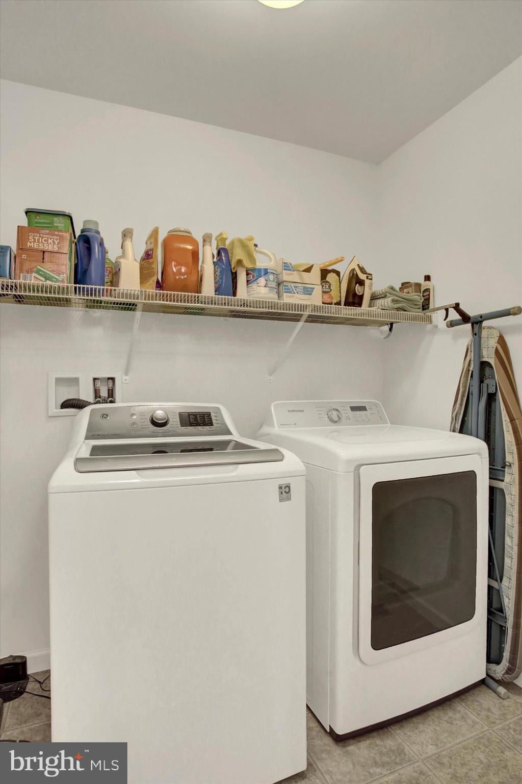 WINDING HILLS - DORSET SQ - Residential