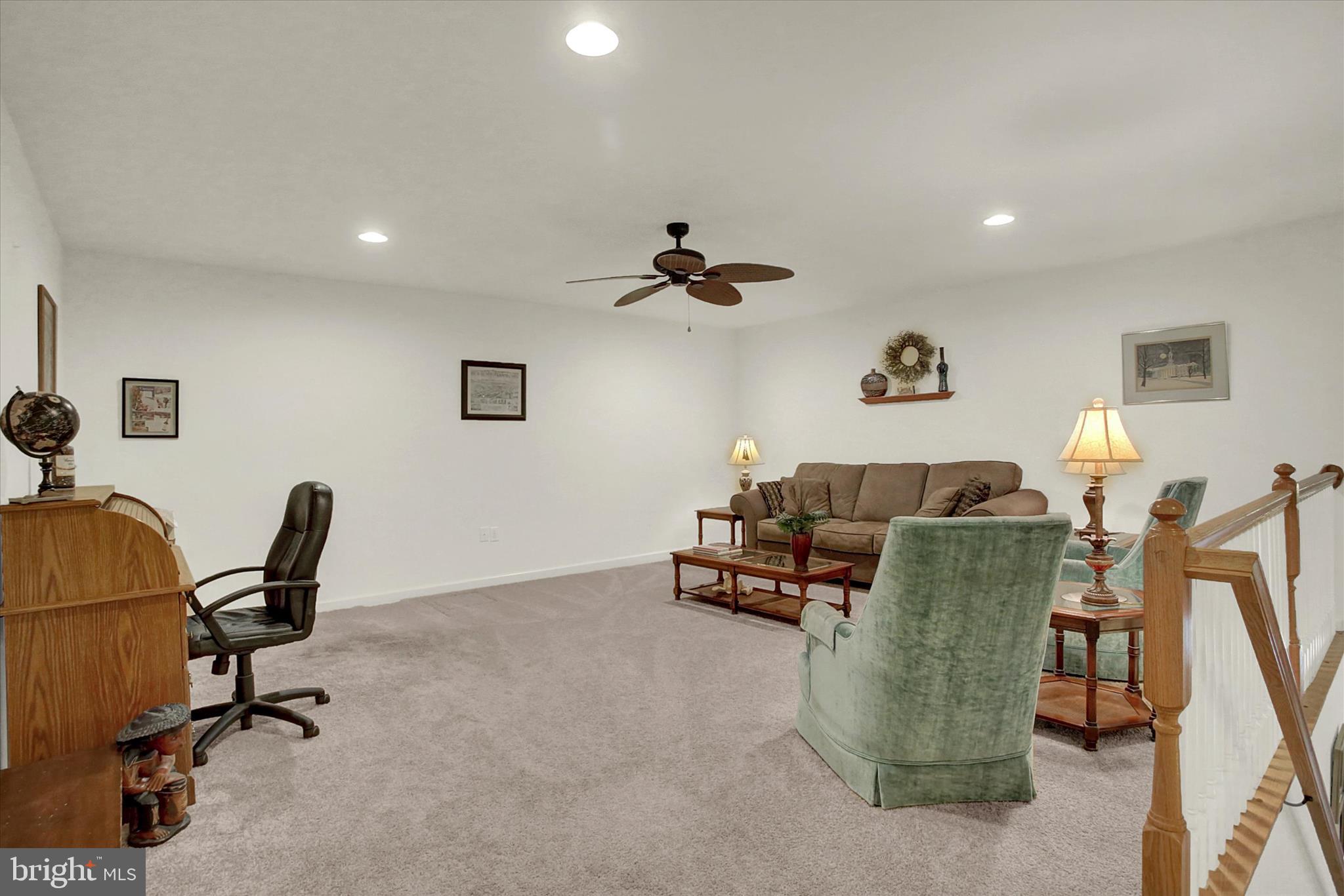 WINDING HILLS - DORSET SQ - Residential