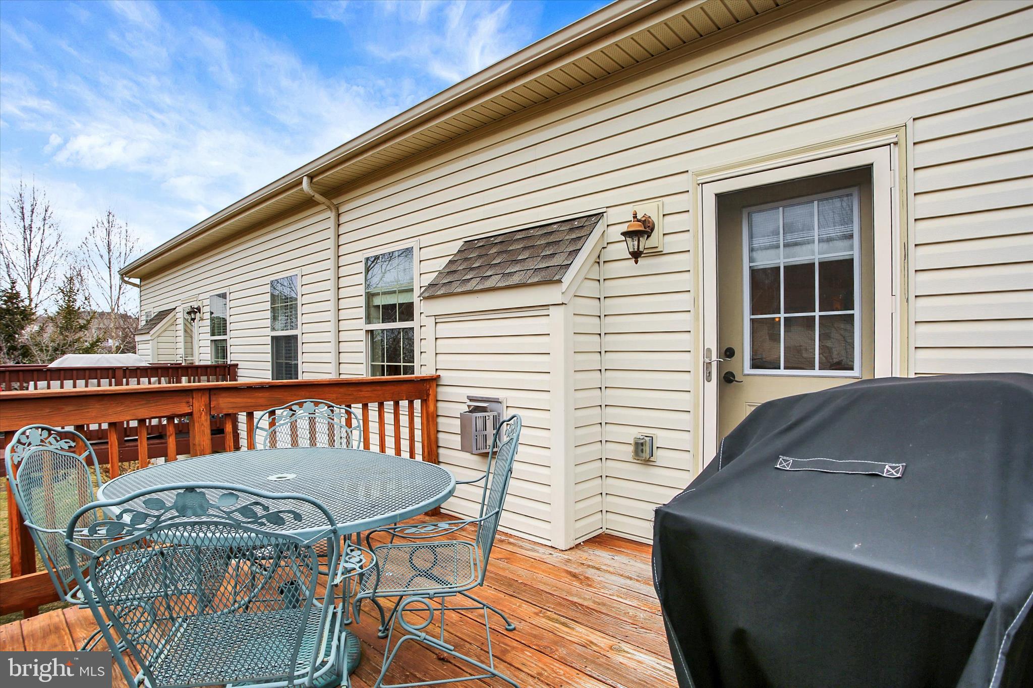 WINDING HILLS - DORSET SQ - Residential