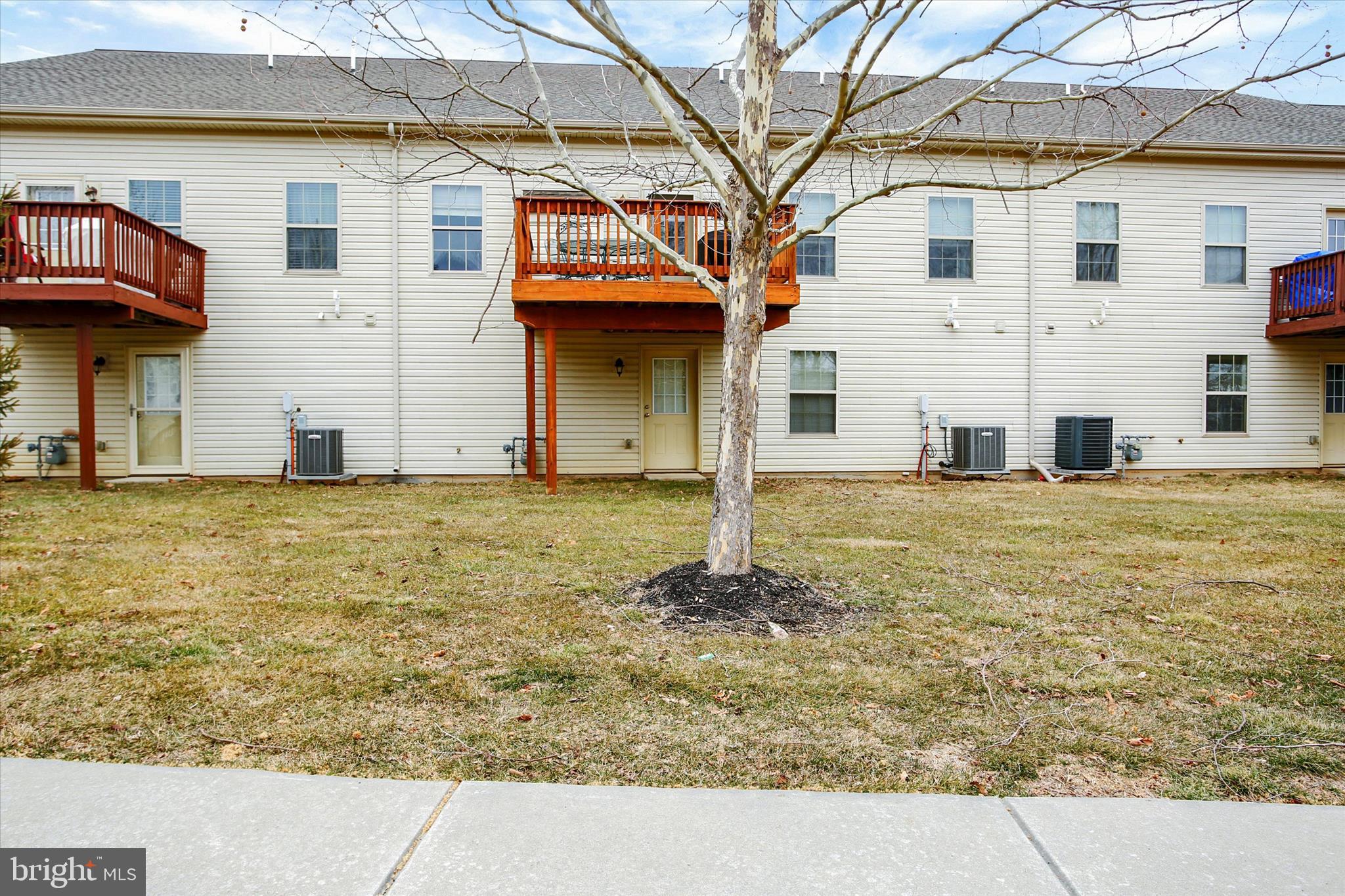 WINDING HILLS - DORSET SQ - Residential