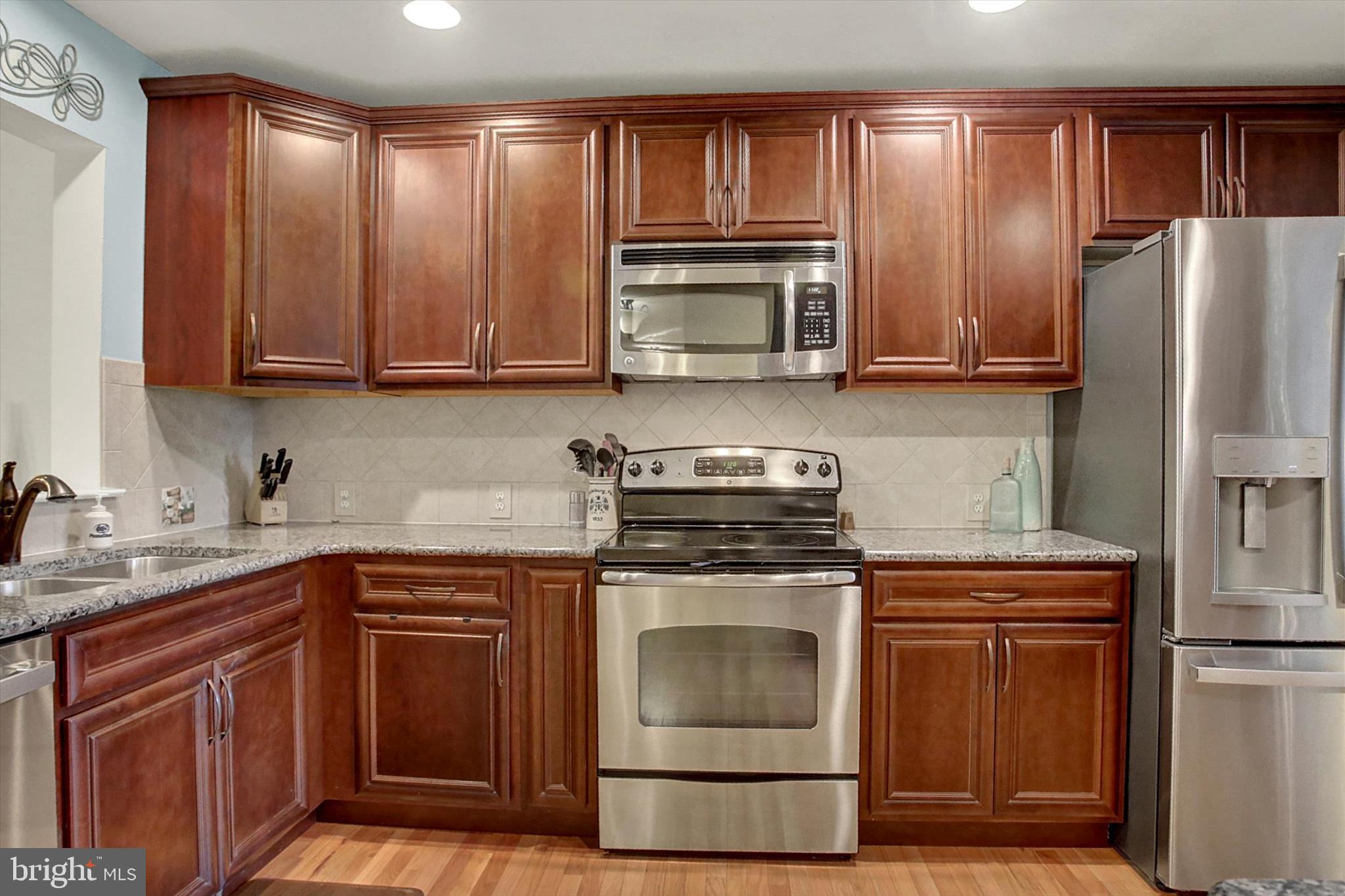 WINDING HILLS - DORSET SQ - Residential