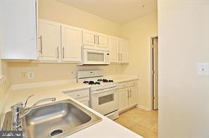 FOX MILL STATION - Residential Lease