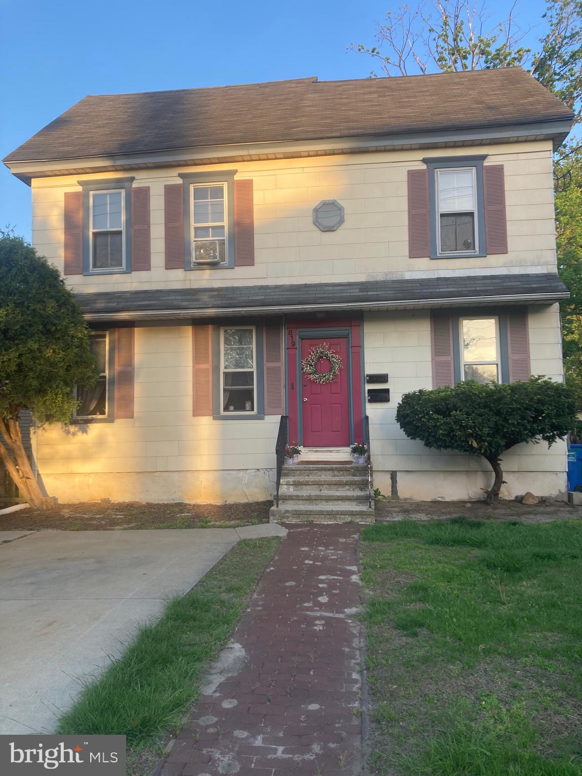 819 BROADWAY B