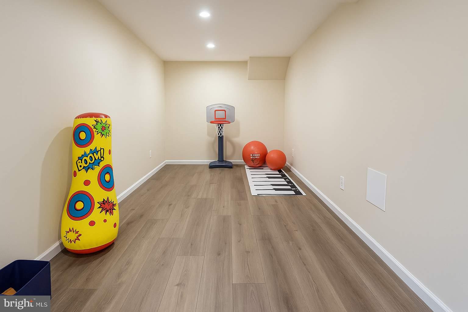 CLARKSBURG TOWN CENTER - Residential Lease