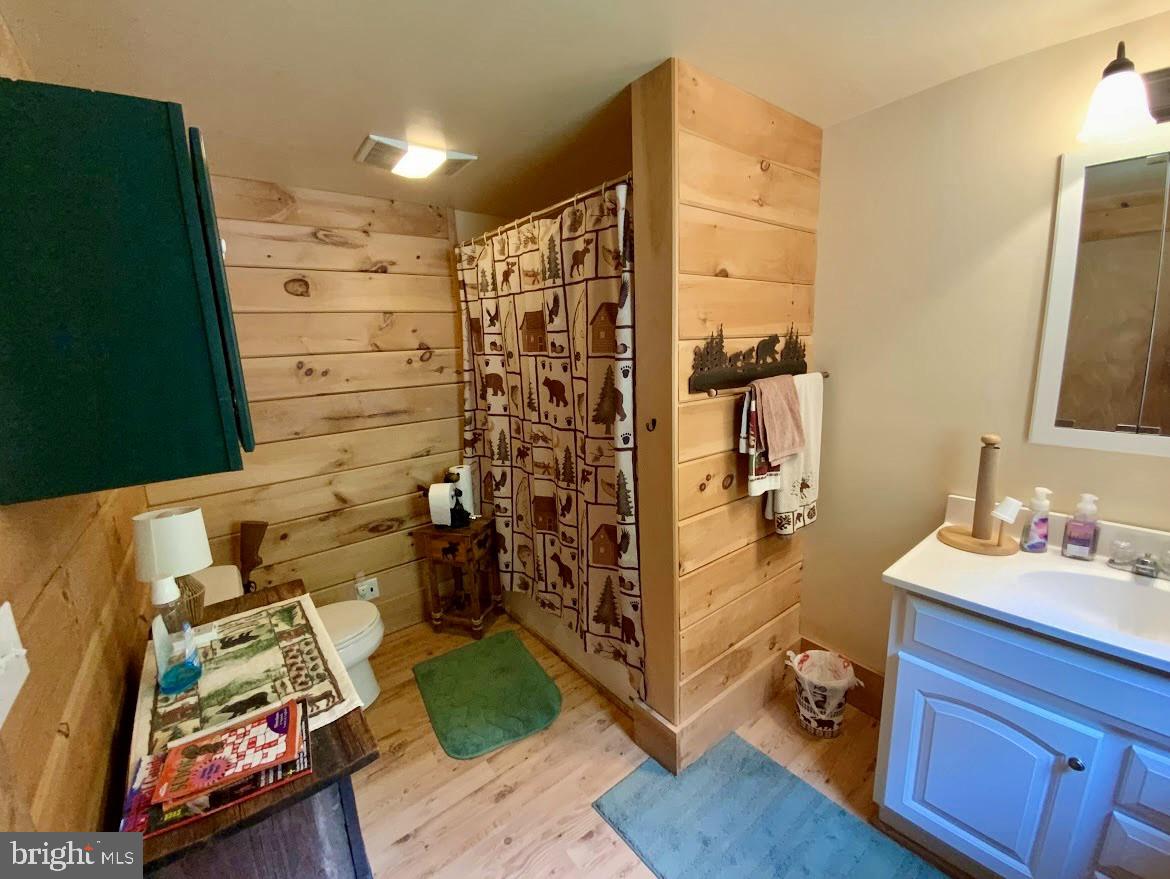 ASHTON WOODS PROPERTY OWNERS ASSOCIATION - Residential