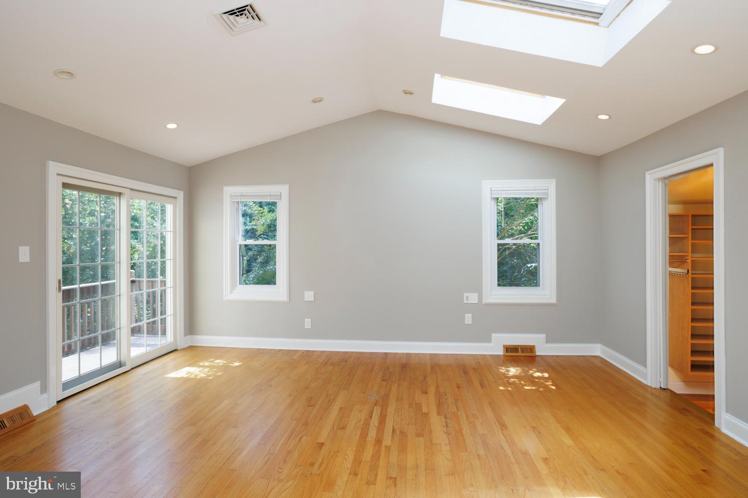 WYNNEWOOD - Residential