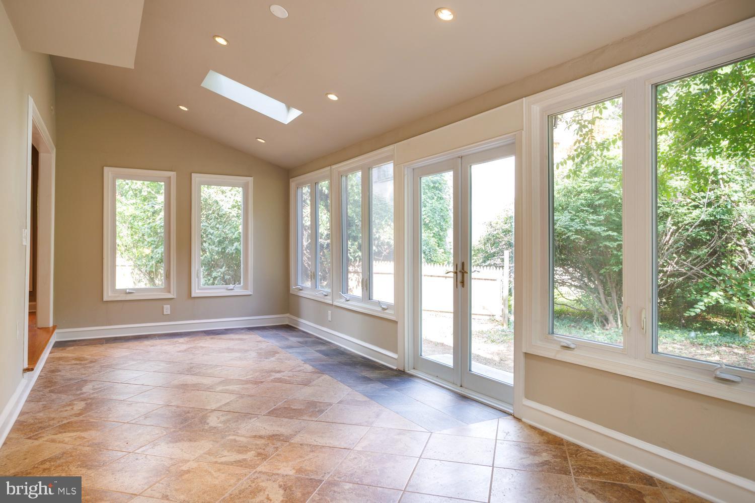 WYNNEWOOD - Residential