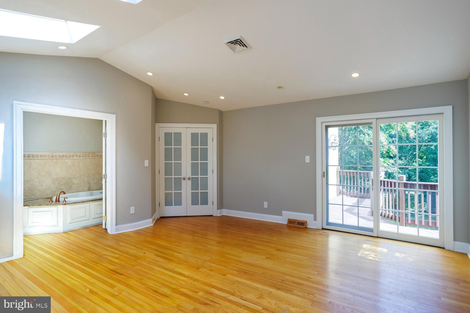 WYNNEWOOD - Residential