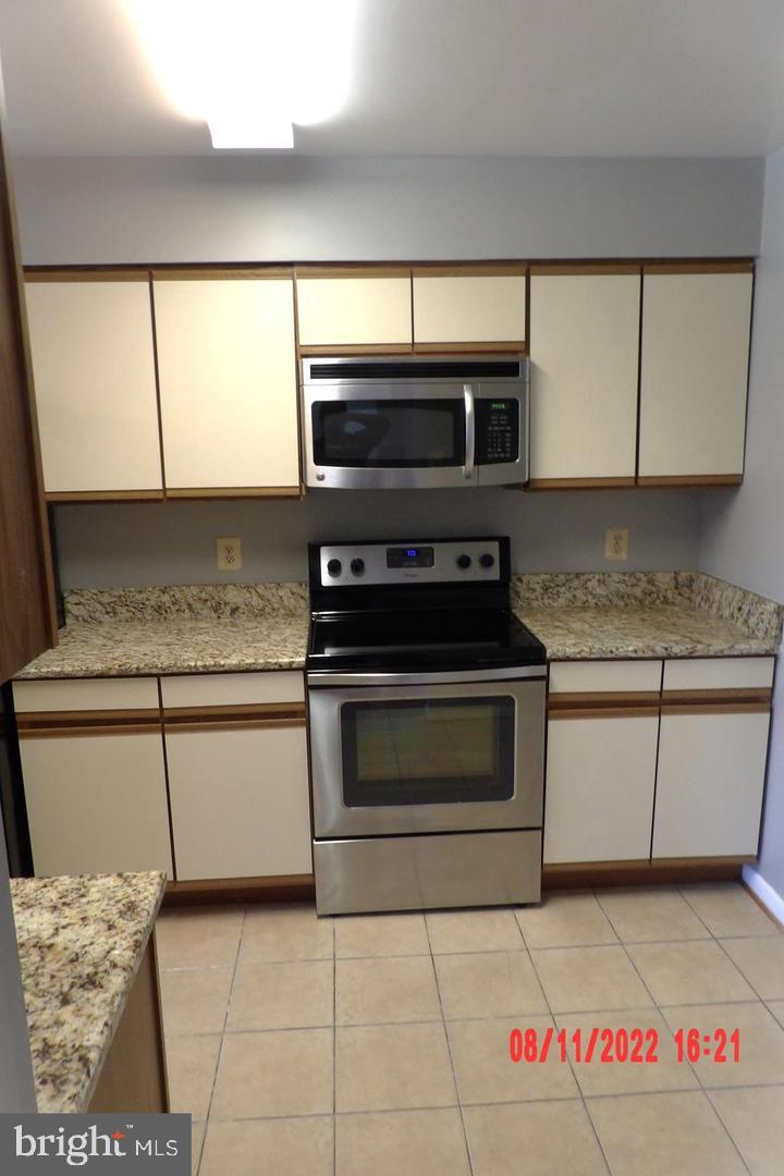 DEVON HILLS - Residential