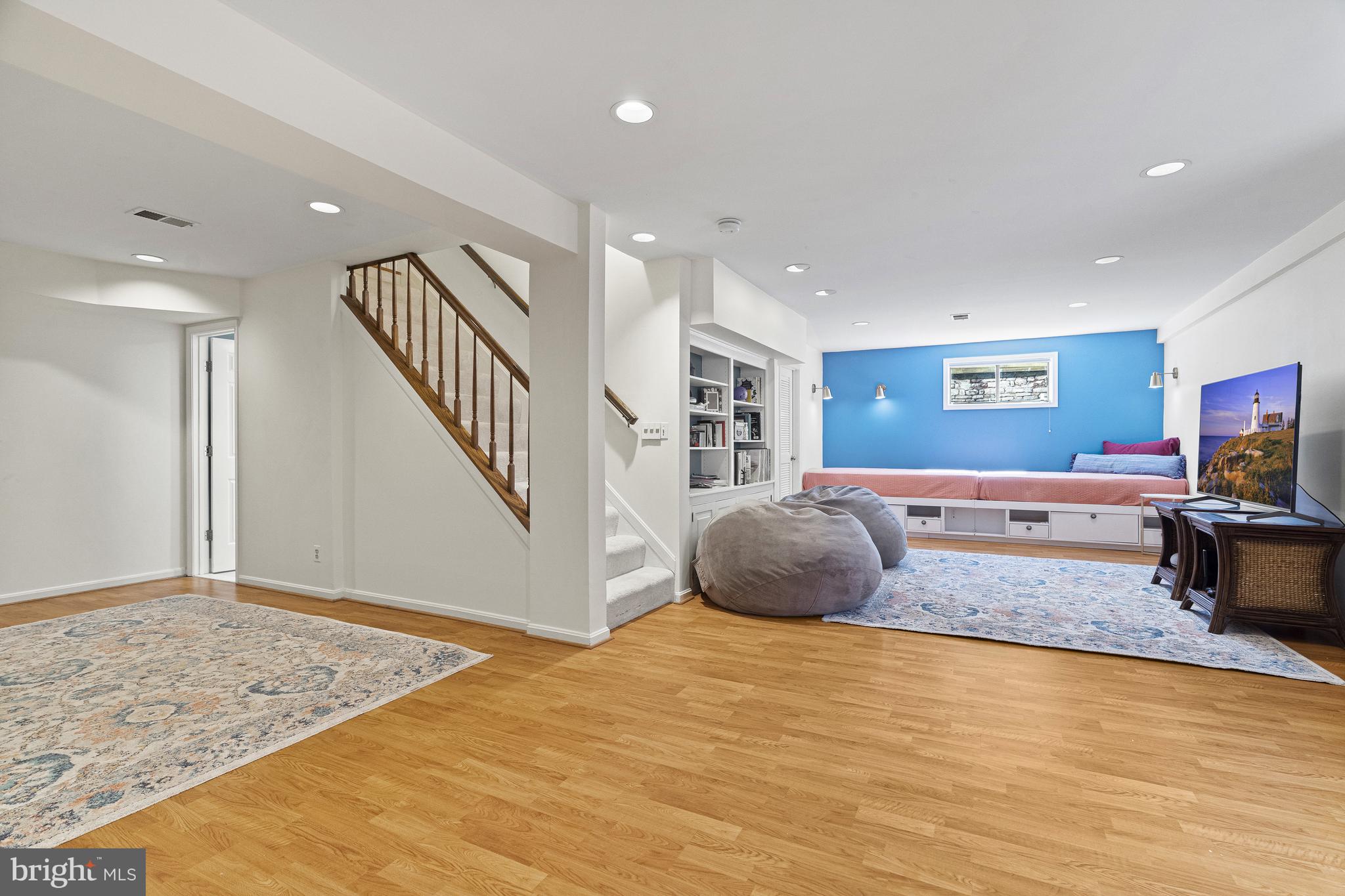 HUNTING HILLS - Residential