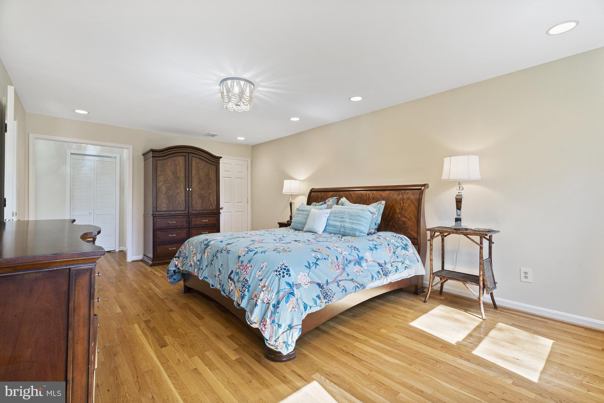 HUNTING HILLS - Residential