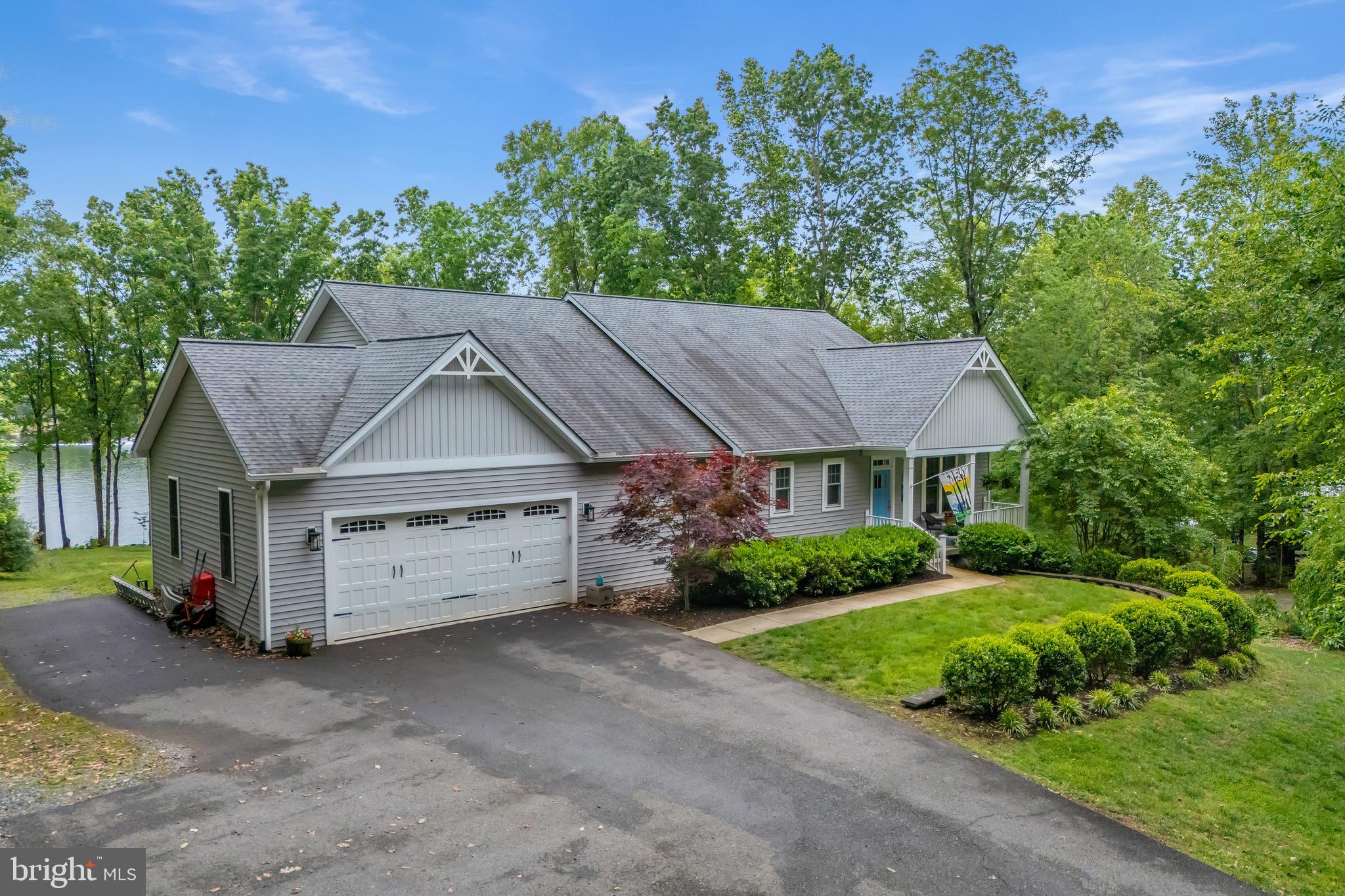 MAGNOLIA HARBOUR - Residential