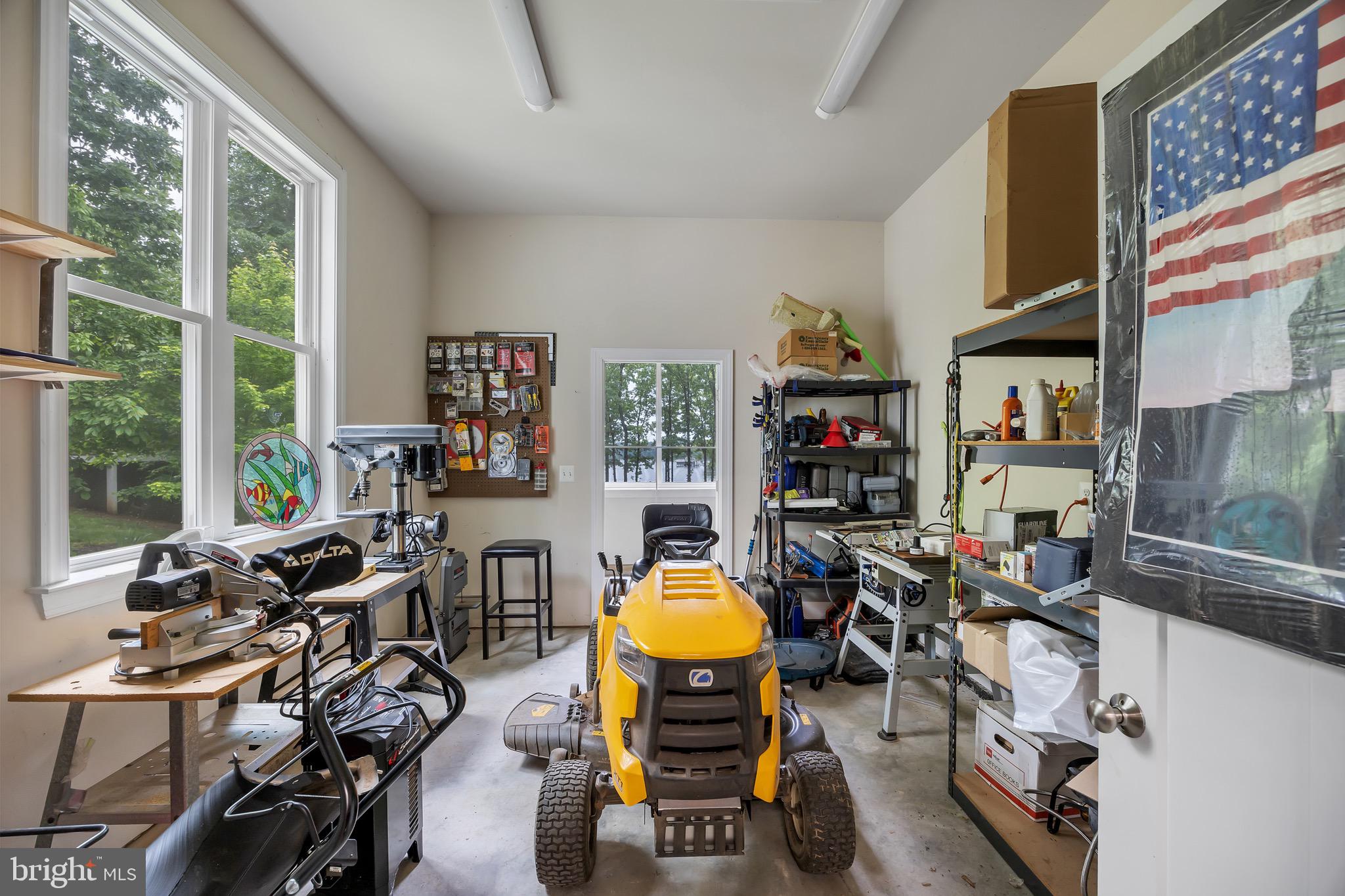 MAGNOLIA HARBOUR - Residential